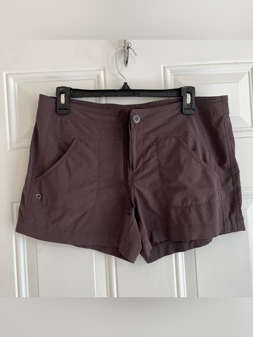 Athleta Costa Short Women’s 8 Brown Featherweight Stretch Hiking Travel Outdoor
